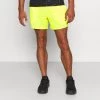 Nike Performance Herren STRIDE - Kurze Sporthose - Gelb/silber
