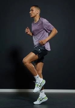 Nike Performance Herren RUN - Sport T-shirt - Black/sangria/doll/reflective Silver