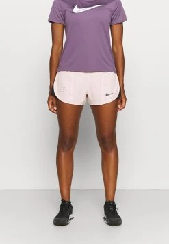 Nike Performance Damen RUN TEMPO SHORT - Kurze Sporthose - Pale Coral/black