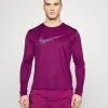 Nike Performance MILER - Sport T-shirt - Sangria | Herren