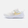Nike Performance STAR RUNNER 3 UNISEX - Laufschuh Neutral - Phantom/multi-color/white/university Gold