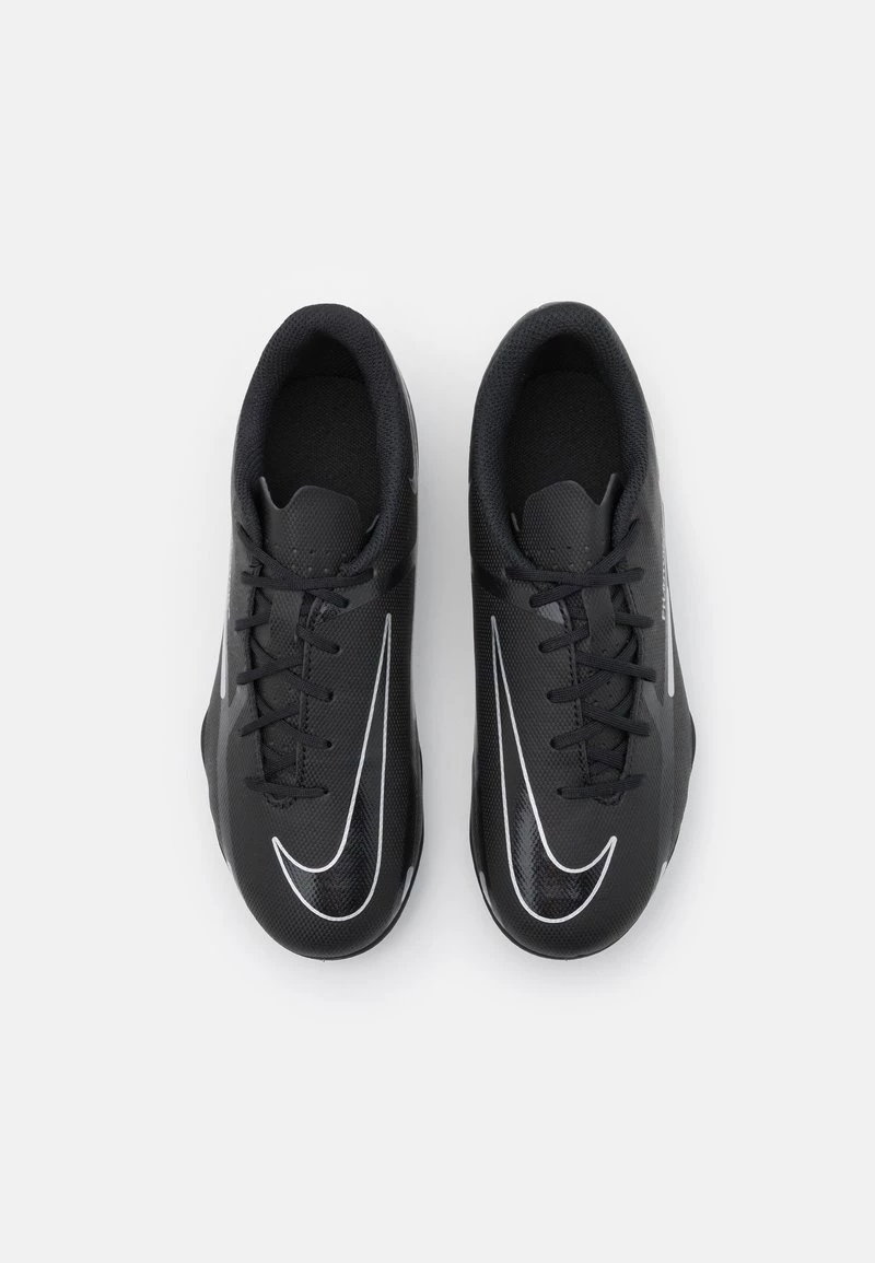 Nike Performance JR. PHANTOM GT2 CLUB MG UNISEX - Fußballschuh Nocken - Black/metallic Silver/dark Grey 4 Nike Performance JR. PHANTOM GT2 CLUB MG UNISEX - Fußballschuh Nocken - Black/metallic Silver/dark Grey – Bild 4