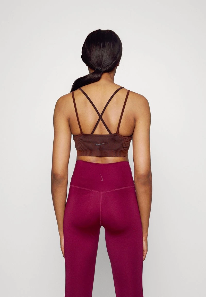 Nike Performance Damen INDY SEAMLESS BRA - Sport-BH Mit Leichter Stützkraft - Oxen Brown/black/iron Grey 3 Nike Performance Damen INDY SEAMLESS BRA - Sport-BH Mit Leichter Stützkraft - Oxen Brown/black/iron Grey – Bild 3