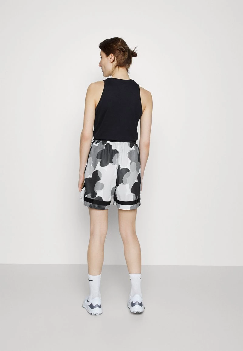 Nike Performance Damen FLY CROSSOVER SEASONAL - Kurze Sporthose - Smoke Grey/black 3 Nike Performance Damen FLY CROSSOVER SEASONAL - Kurze Sporthose - Smoke Grey/black – Bild 3