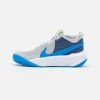 Nike Performance TEAM HUSTLE 10 UNISEX - Basketballschuh - Grey Fog/photo Blue/mystic Navy