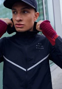 Nike Performance Herren TRANSIT - Laufjacke - Black -Angebote Nike Store ee35c3e56bac4cf8a7054bc79a097af9