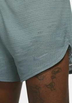 Nike Performance Herren DRI-FIT RUN DIVISION PINNACLE - Kurze Sporthose - Grey, Dark Green -Angebote Nike Store f02478fc92f84c1fb10f2b18455a26a1