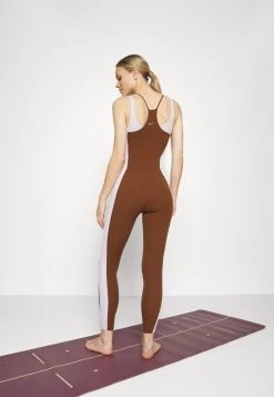 Nike Performance Damen LUXE JUMPSUIT 7/8 - Turnanzug - Oxen Brown/doll/iron Grey -Angebote Nike Store f073c00f9c7b44e68660539d861eccf0