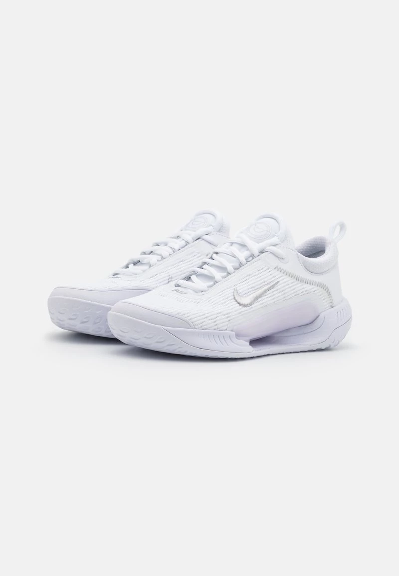 Nike Performance Damen COURT ZOOM NXT - Multicourt Tennisschuh - White/metallic Silver/grey Fog 2 Nike Performance Damen COURT ZOOM NXT - Multicourt Tennisschuh - White/metallic Silver/grey Fog – Bild 2