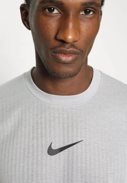 Nike Performance DFADV - T-Shirt Print - Light Smoke Grey/black | Herren -Angebote Nike Store f159c054567240bc930ff1e563ea80c5