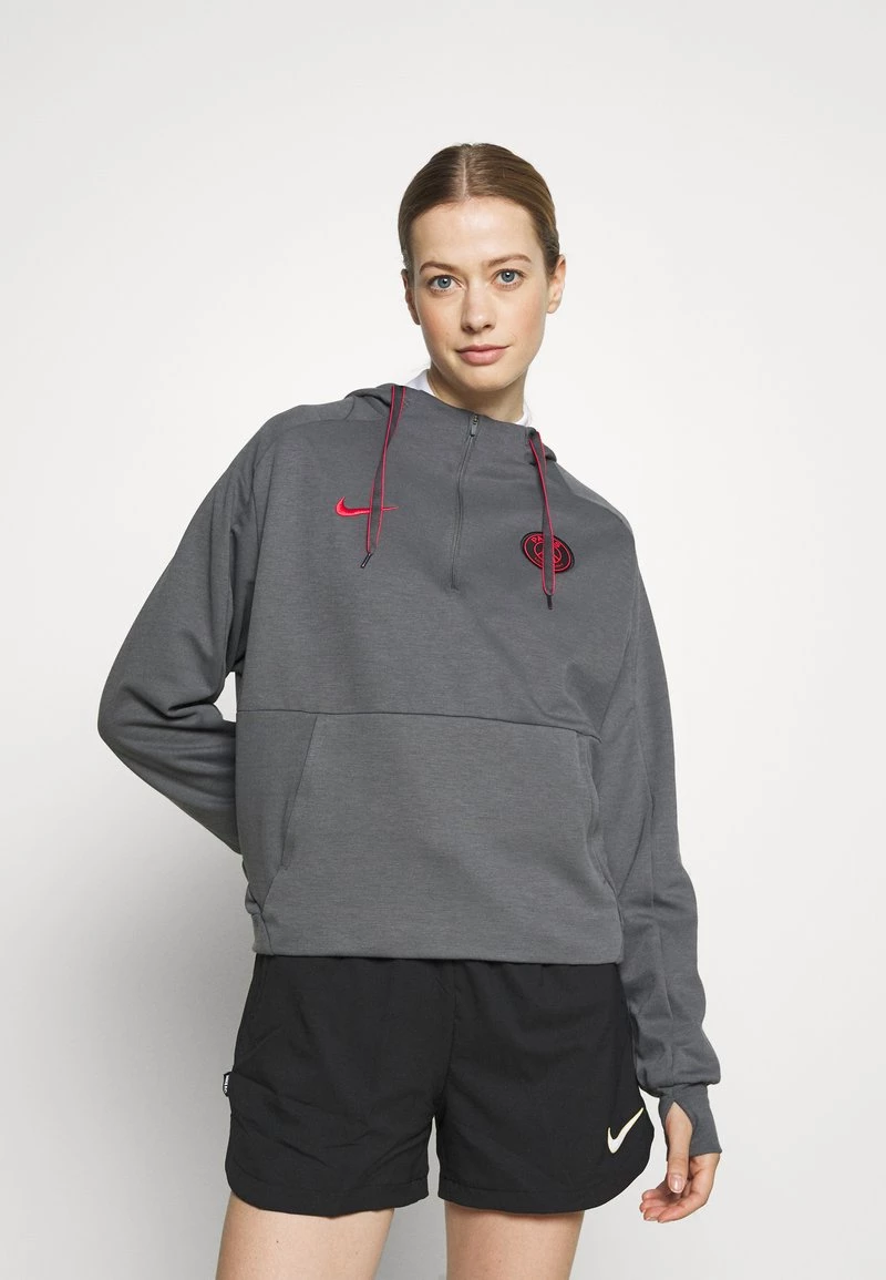 Nike Performance Damen PARIS ST GERMAIN TRAVEL HOODIE - Vereinsmannschaften - Dark Grey/black/siren Red 1 Nike Performance Damen PARIS ST GERMAIN TRAVEL HOODIE - Vereinsmannschaften - Dark Grey/black/siren Red