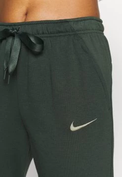 Nike Performance Damen ATLETICO MADRID TRAVEL PANT - Vereinsmannschaften - Outdoor Green/spiral Sage -Angebote Nike Store f2f6e48cde514a088c7549f911860e65
