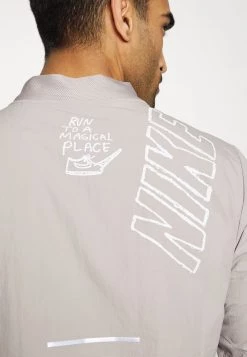 Nike Performance Herren RUN - Laufjacke - College Grey/silver -Angebote Nike Store f39f60975a5e4b7eb744a64e74ea285c