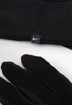 Nike Performance Herren MENS ESSENTIAL RUNNING HEADBAND AND GLOVE SET - Fingerhandschuh - Black/silver -Angebote Nike Store f4f39458d0e3483e96a97882916b4678