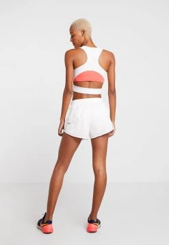 Nike Performance TEMPO SHORT TECH PACK - Kurze Sporthose - Summit White/reflective Black | Damen -Angebote Nike Store f5b5047401b94f9eb3d961933051473e