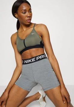 Nike Performance Damen INDY V NECK BRA - Sport-BH Mit Leichter Stützkraft - Medium Olive/black/white 9 Nike Performance Damen INDY V NECK BRA - Sport-BH Mit Leichter Stützkraft - Medium Olive/black/white -Angebote Nike Store f7600888ef9e47df94365bc37d7dba77