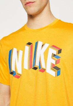 Nike Performance DRY TOP - Sport T-shirt - Magma Orange/university Gold | Herren -Angebote Nike Store f7a0a73a86ce4a0f94036ed091e6d23e
