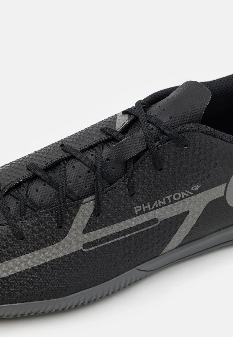Nike Performance PHANTOM GT2 CLUB IC - Fußballschuh Halle - Black/iron Grey/metallic Bomber Gry | Unisex 6 Nike Performance PHANTOM GT2 CLUB IC - Fußballschuh Halle - Black/iron Grey/metallic Bomber Gry | Unisex – Bild 6