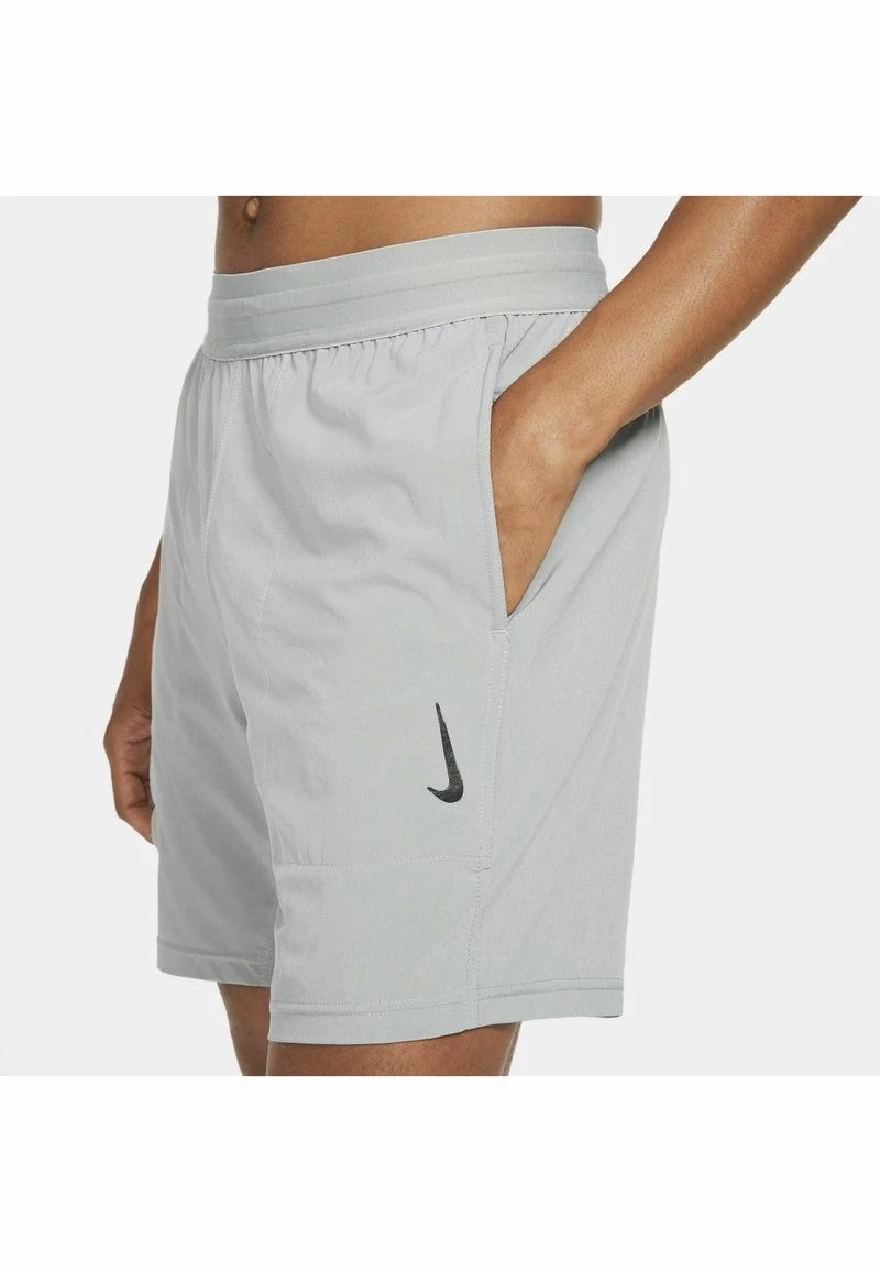 Nike Performance Herren SHORT - Kurze Sporthose - Particle Grey/(blk) 5 Nike Performance Herren SHORT - Kurze Sporthose - Particle Grey/(blk) – Bild 5