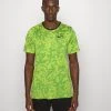 Nike Performance Herren SUPERSET - Sport T-shirt - Chlorophyll/atomic Green/black