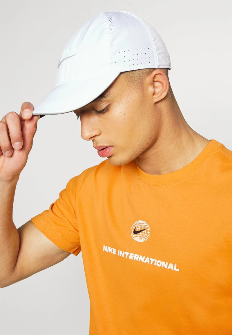 Nike Performance Herren TEE HERITAGE - Sport T-shirt - Light Curry 4 Nike Performance Herren TEE HERITAGE - Sport T-shirt - Light Curry – Bild 4