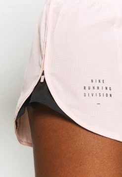 Nike Performance Damen RUN TEMPO SHORT - Kurze Sporthose - Pale Coral/black -Angebote Nike Store fc192e3b4adf4288be1d034a9f8078ba