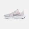 Nike Performance Damen QUEST 4 PRM - Laufschuh Neutral - Grey Fog/metallic Pewter/barely Rose/pale Coral/white/particle Grey