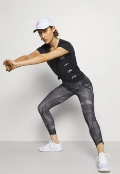 Nike Performance Damen RUN MILER - T-Shirt Print - Black/particle Grey/silver -Angebote Nike Store fd6ac8a84d3b4058a9ccc2ee589edf11