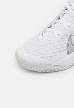 Nike Performance TEAM HUSTLE 10 UNISEX - Basketballschuh - White/metallic Silver/volt/photon Dust 11 Nike Performance TEAM HUSTLE 10 UNISEX - Basketballschuh - White/metallic Silver/volt/photon Dust -Angebote Nike Store fdbde6be5eb64a20a0f0c9b13ded12ba