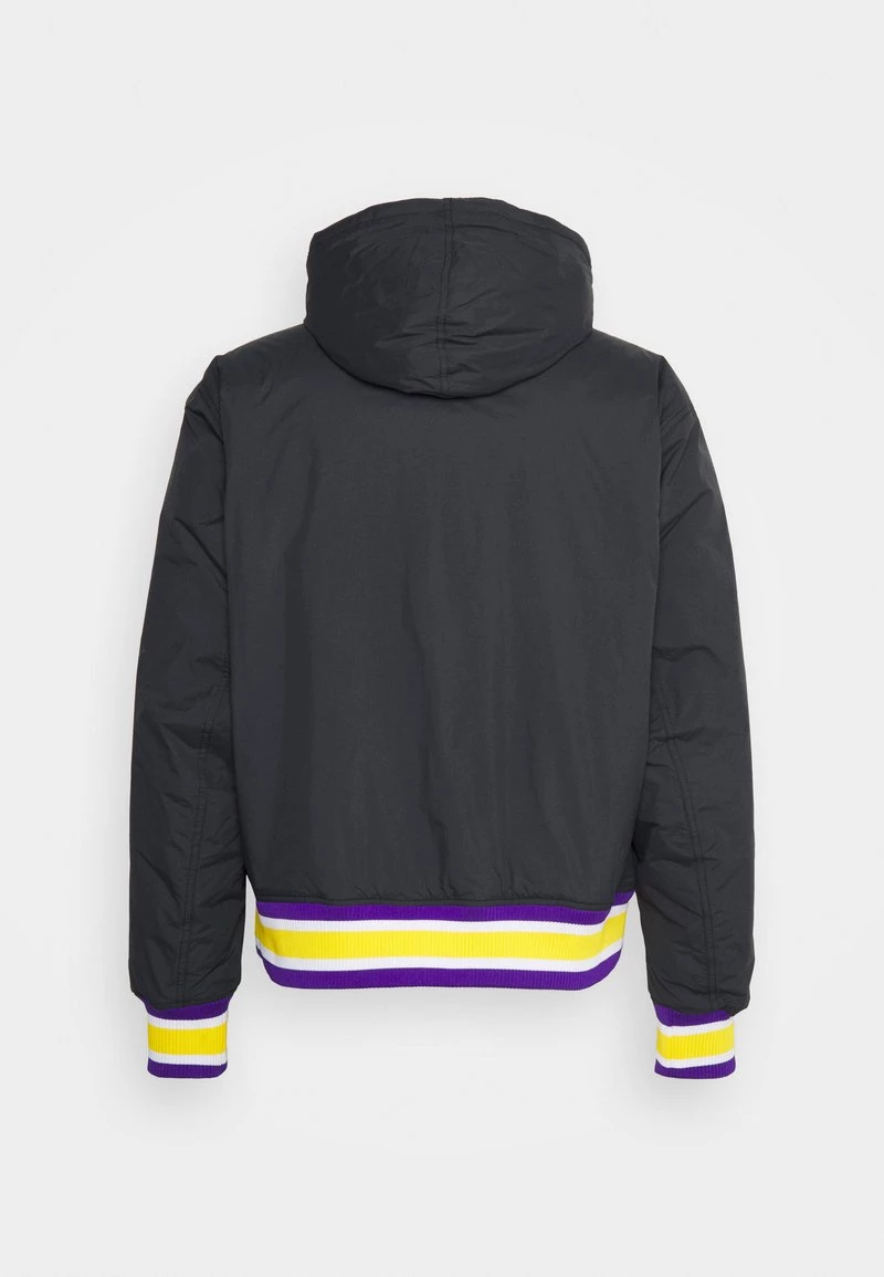 Nike Performance Herren NBA LOS ANGELES LAKERS MOMENTS MIXTAPES JACKET - Vereinsmannschaften - Black/coast/amarillo/field Purple 2 Nike Performance Herren NBA LOS ANGELES LAKERS MOMENTS MIXTAPES JACKET - Vereinsmannschaften - Black/coast/amarillo/field Purple – Bild 2