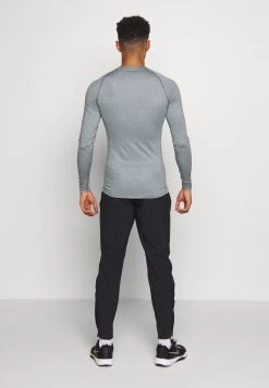 Nike Performance Langarmshirt - Smoke Grey/light Smoke Grey/black | Herren 8 Nike Performance Langarmshirt - Smoke Grey/light Smoke Grey/black | Herren -Angebote Nike Store ffbb34bbe1a2459485d5ceae172ddcbd
