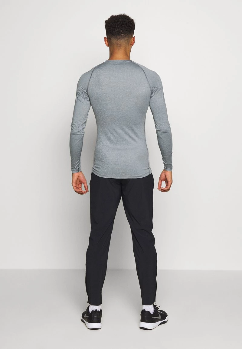 Nike Performance Langarmshirt - Smoke Grey/light Smoke Grey/black | Herren 3 Nike Performance Langarmshirt - Smoke Grey/light Smoke Grey/black | Herren – Bild 3